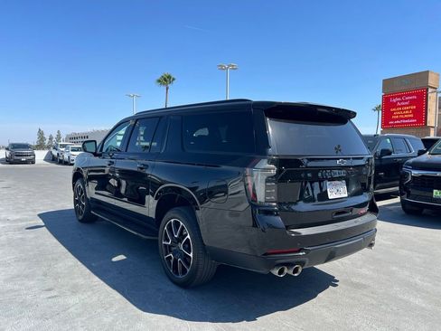 Used 2025 Chevrolet Suburban RST w/ Comfort Package AWD/4WD image 7