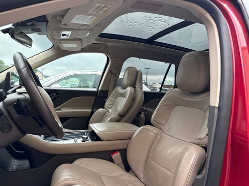 Used 2020 Lincoln Aviator Reserve w/ Equipment Group 202A AWD/4WD image 3