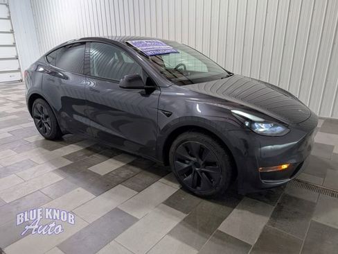Used 2024 Tesla Model Y Long Range AWD/4WD image 5