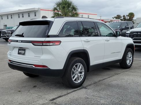 Used 2023 Jeep Grand Cherokee Laredo w/ Trailer Tow Prep Group (B) AWD/4WD image 7