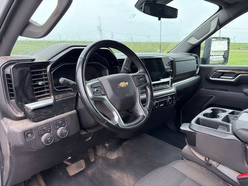 Used 2025 Chevrolet Silverado 2500 LT w/ Convenience Package AWD/4WD image 3
