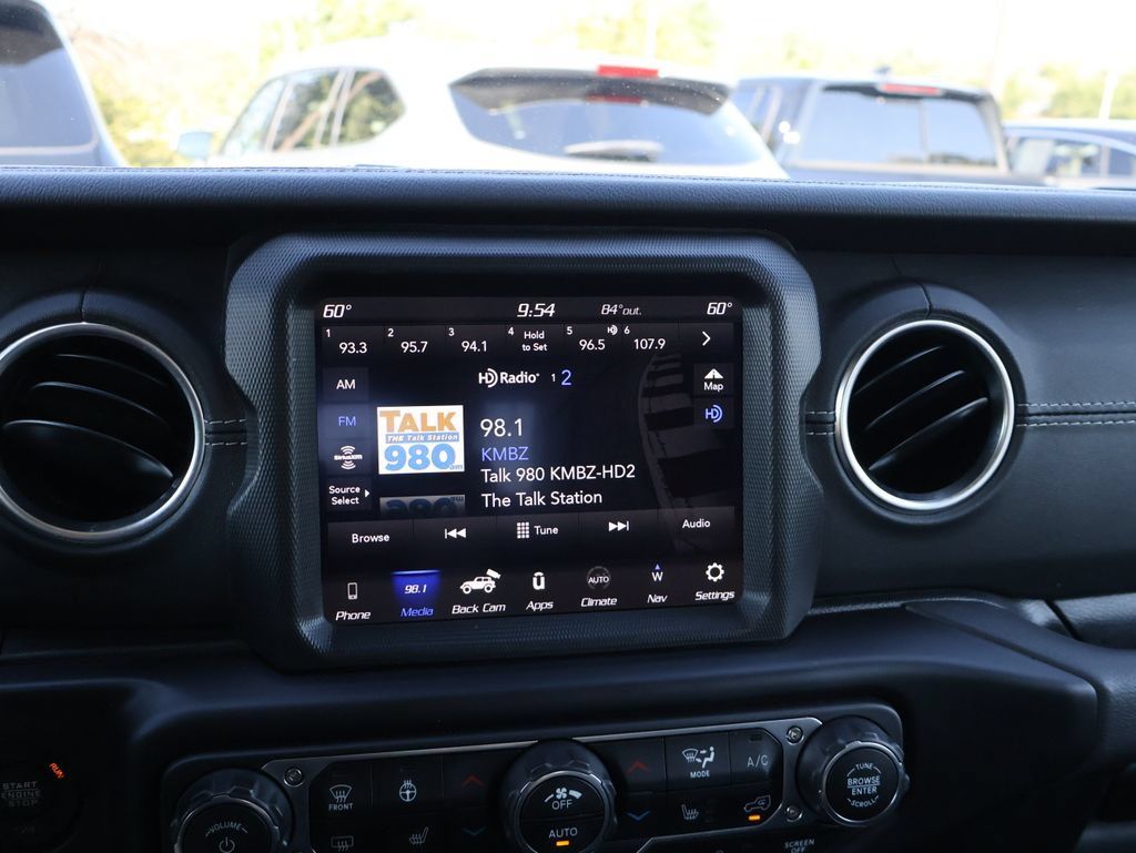 Used 2022 Jeep Wrangler Unlimited Sahara w/ LED Lighting Group AWD/4WD image 21