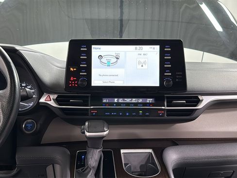 Used 2024 Toyota Sienna XLE image 10