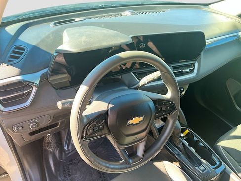 Used 2024 Chevrolet TrailBlazer LS w/ LS Convenience Package image 9