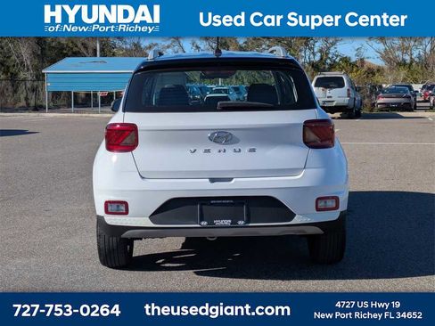 Certified 2023 Hyundai Venue Limited w/ Cargo Package image 4