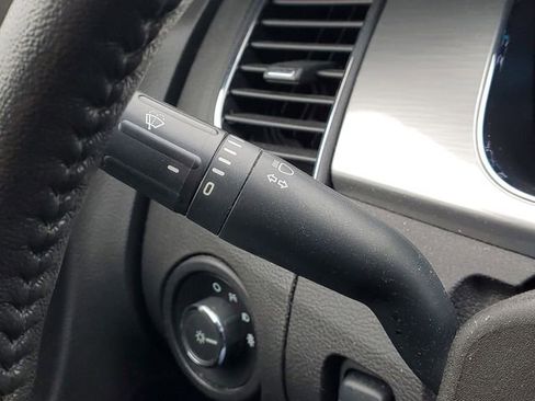 Certified 2018 Ford Taurus SEL FWD image 17