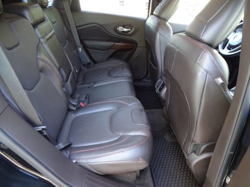 Used 2015 Jeep Cherokee Trailhawk w/ Leather Interior Group AWD/4WD image 34