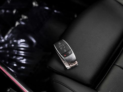 Used 2021 Mercedes-Benz GLB 250 w/ Premium Package image 63