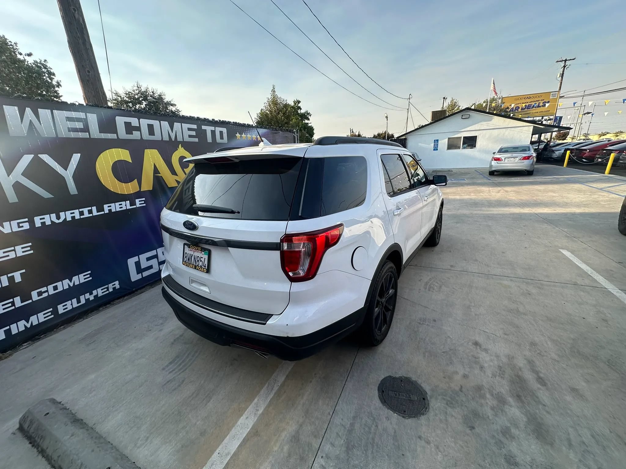 Used 2018 Ford Explorer XLT w/ Equipment Group 202A FWD image 6