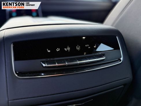 Used 2025 Cadillac Escalade ESV Sport AWD/4WD image 37