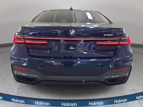 Used 2022 BMW 740i w/ M Sport Package image 8
