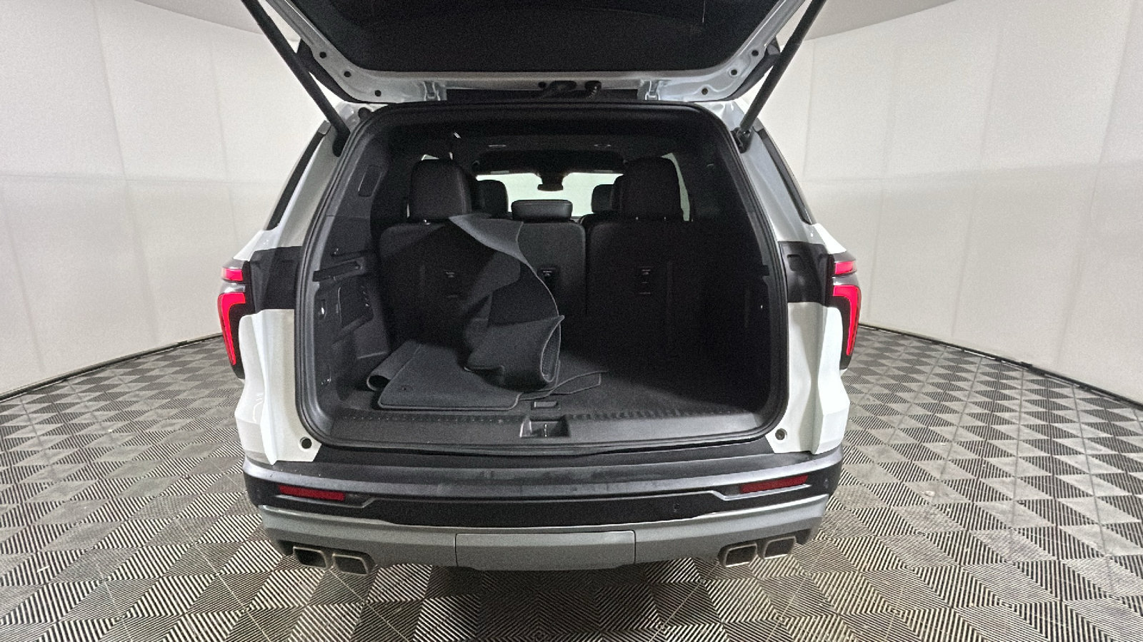 Used 2025 Chevrolet Traverse LT AWD/4WD image 33
