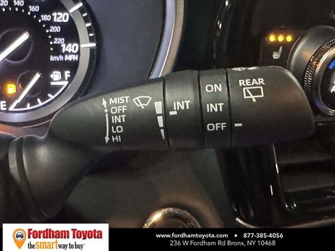 Used 2022 Toyota Highlander XLE image 24