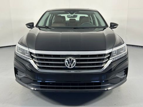 Used 2022 Volkswagen Passat 2.0T SE FWD image 2