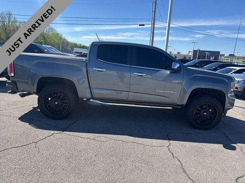 Used 2022 GMC Canyon Denali image 4