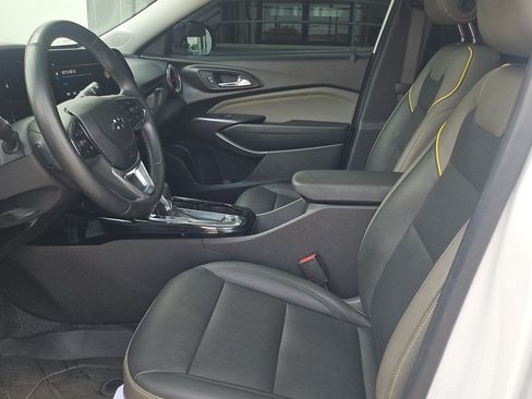 Used 2024 Chevrolet Trax ACTIV w/ Sunroof Package FWD image 10