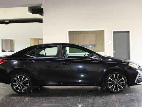 Used 2019 Toyota Corolla SE FWD image 3
