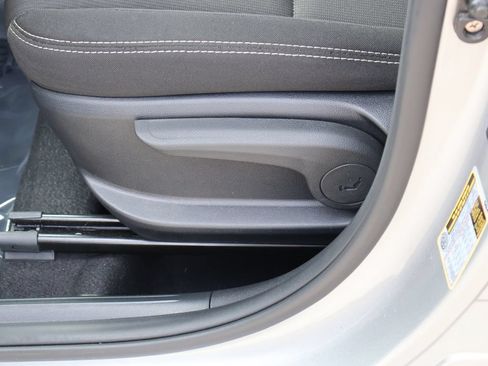 Used 2025 Hyundai Venue SEL FWD image 22