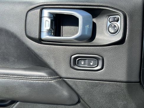 Used 2022 Jeep Wrangler Unlimited Sahara w/ Dual Top Group image 21