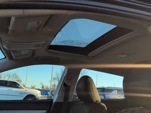 Used 2009 Pontiac Vibe AWD w/ Sun And Sound Package image 29