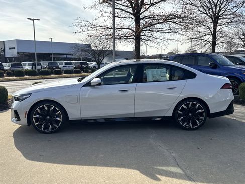 New 2026 BMW 550e xDrive w/ Executive Package AWD/4WD image 2