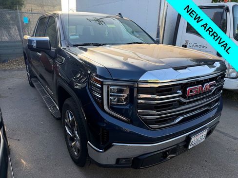 Used 2022 GMC Sierra 1500 SLT w/ SLT Convenience Package image 2