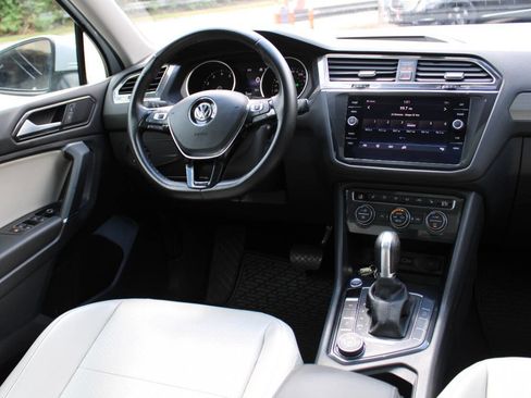Used 2018 Volkswagen Tiguan SE image 12