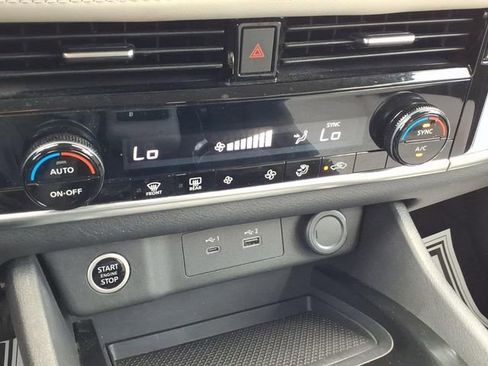 Used 2021 Nissan Rogue SV FWD image 27