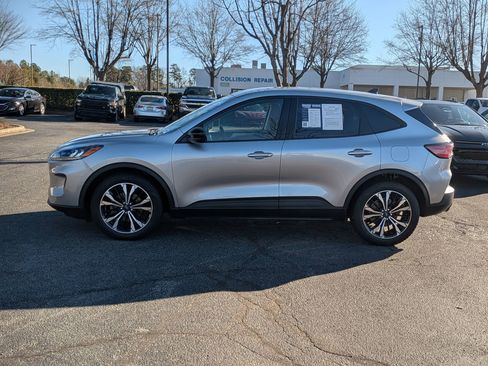 Used 2022 Ford Escape SE w/ SE Sport Appearance Package image 6