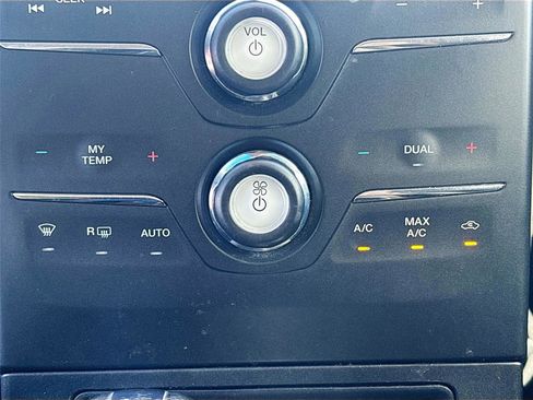 Used 2017 Ford Flex SEL image 16