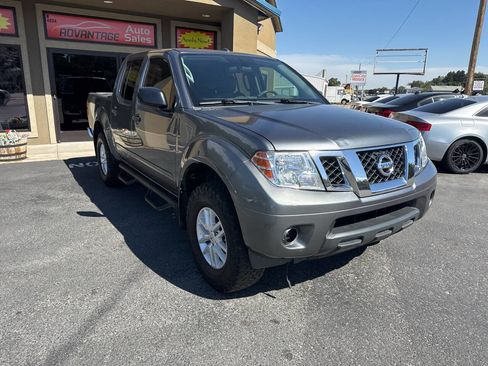 Used 2018 Nissan Frontier SV image 1