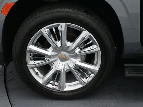 Used 2022 Chevrolet Suburban High Country AWD/4WD image 43