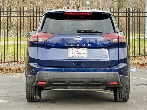 Used 2024 Nissan Rogue SV image 4