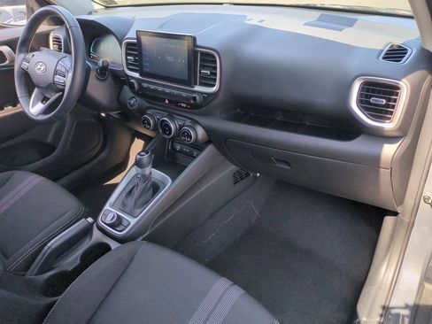 Used 2025 Hyundai Venue SEL FWD image 32