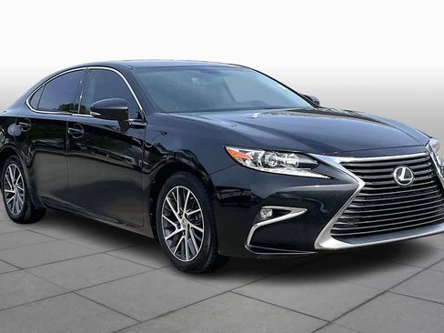 Used 2016 Lexus ES 350 w/ Navigation System Package image 3