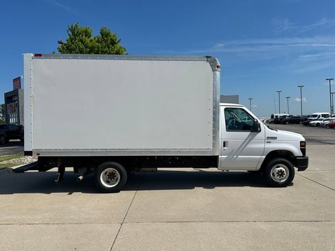 Used 2015 Ford E-450 and Econoline 450 Super Duty RWD image 6