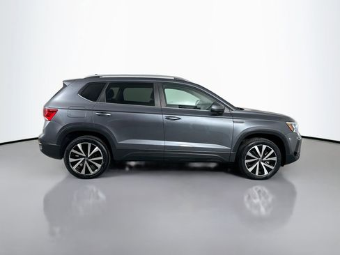 Used 2022 Volkswagen Taos SE w/ IQ.Drive SE Package image 4