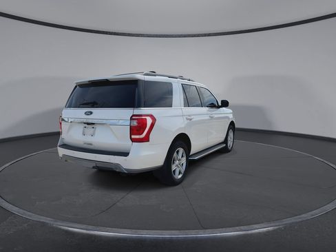 Used 2019 Ford Expedition XLT w/ Equipment Group 202A RWD image 8