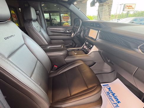 Used 2021 GMC Yukon Denali w/ Denali Premium Package RWD image 29