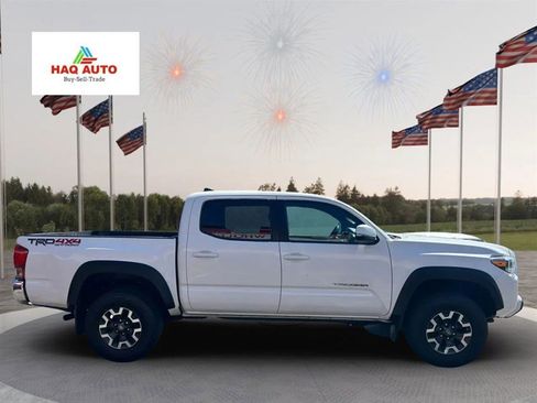 Used 2017 Toyota Tacoma TRD Off-Road w/ Tow Package (A/T) AWD/4WD image 4