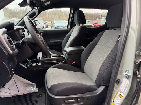 Used 2022 Toyota Tacoma TRD Sport image 10