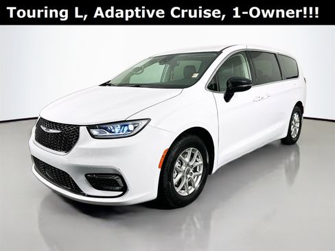 Used 2024 Chrysler Pacifica Touring-L image 4