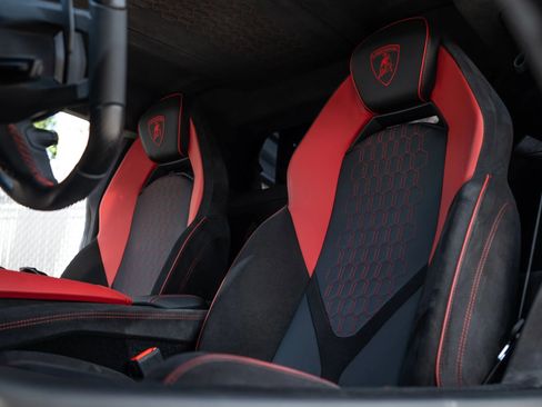 Used 2024 Lamborghini Revuelto AWD/4WD image 37