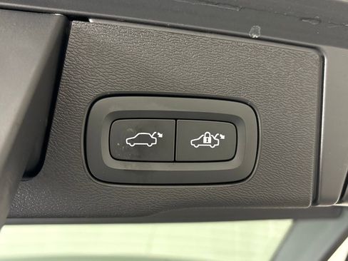 Used 2023 Volvo XC60 B5 Ultimate w/ Protection Package image 36