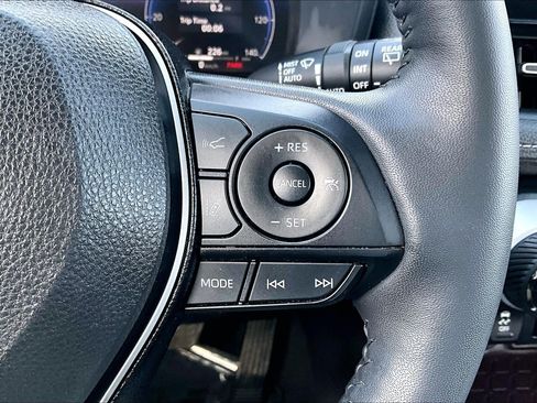 Used 2025 Toyota RAV4 Limited image 18