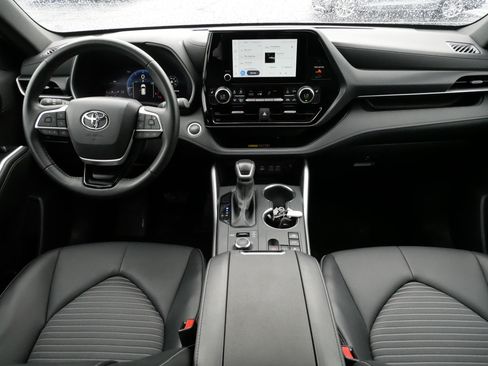 Certified 2025 Toyota Highlander XSE AWD/4WD image 10
