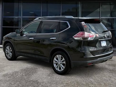 Used 2016 Nissan Rogue SV w/ SV Family Package FWD image 3