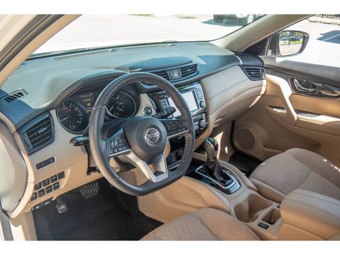 Used 2017 Nissan Rogue SV w/ SV Premium Package AWD/4WD image 12