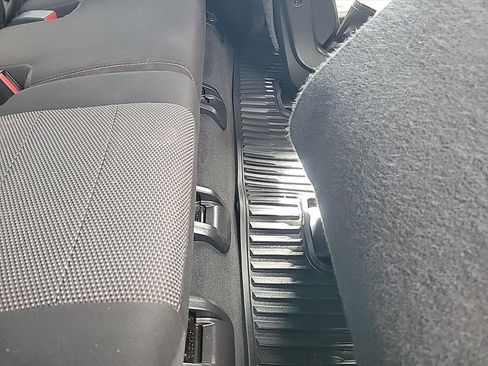 Used 2018 Chevrolet Traverse LT image 31