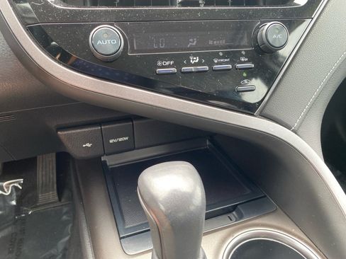 Used 2021 Toyota Camry SE w/ Convenience Package FWD image 22